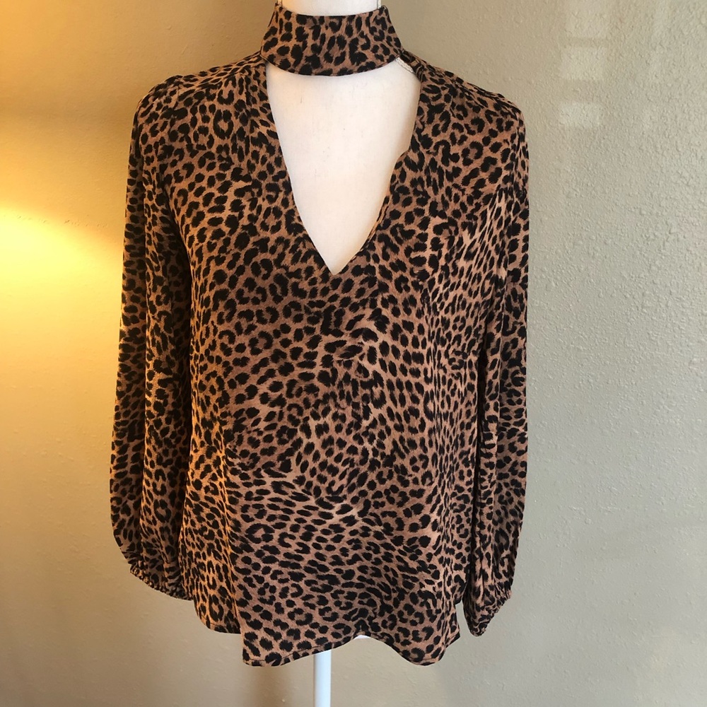 Long sleeve cheetah print top
